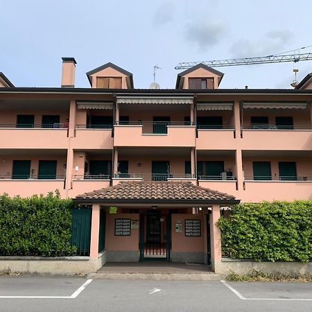 Bilocale A Lainate Lainhouse Apartman Kültér fotó