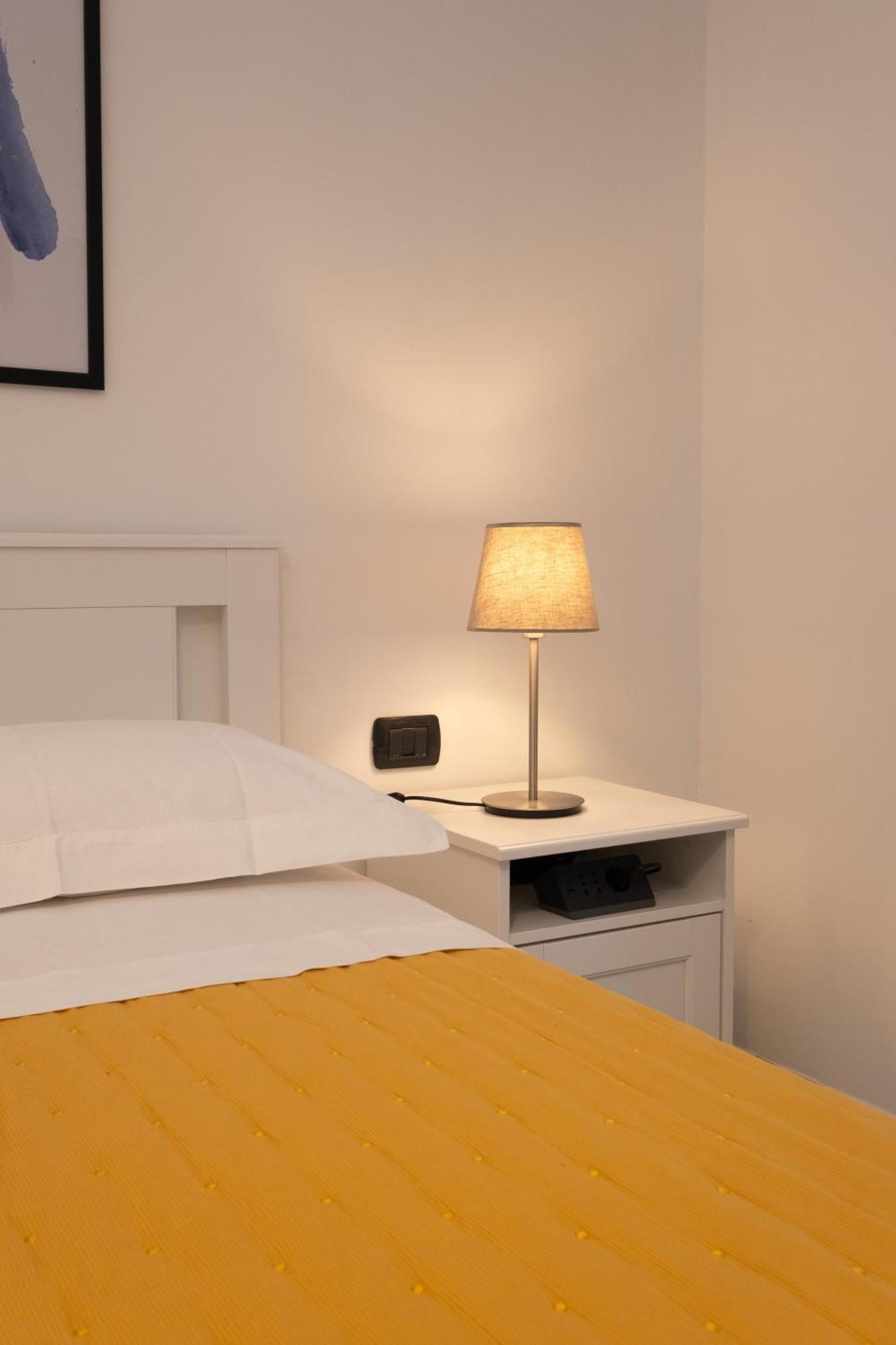 Bilocale A Lainate Lainhouse Apartman Kültér fotó