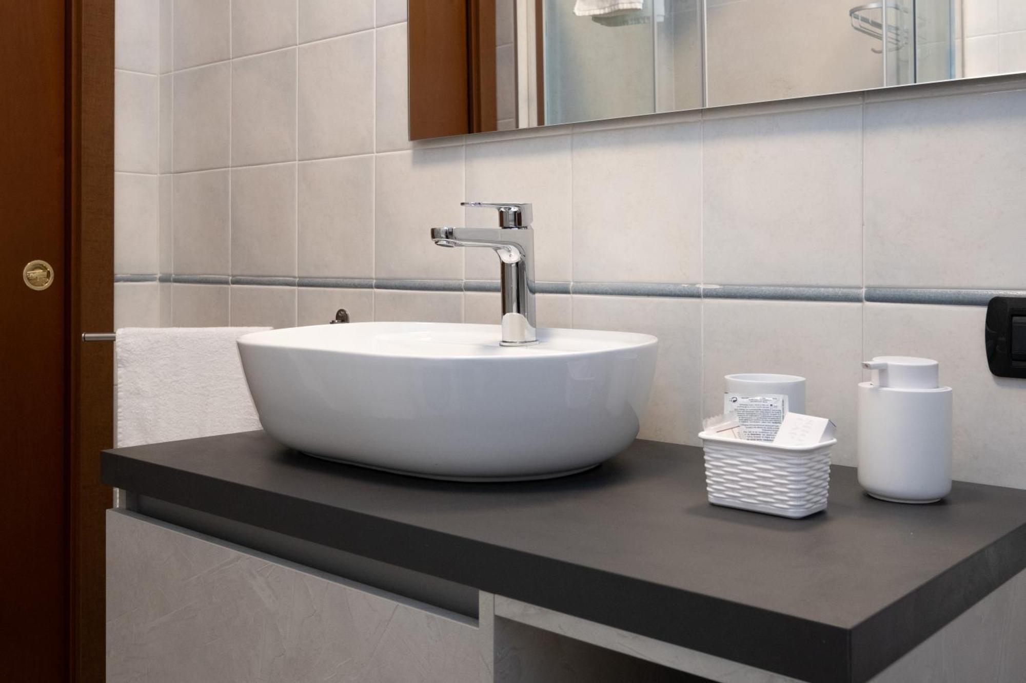 Bilocale A Lainate Lainhouse Apartman Kültér fotó