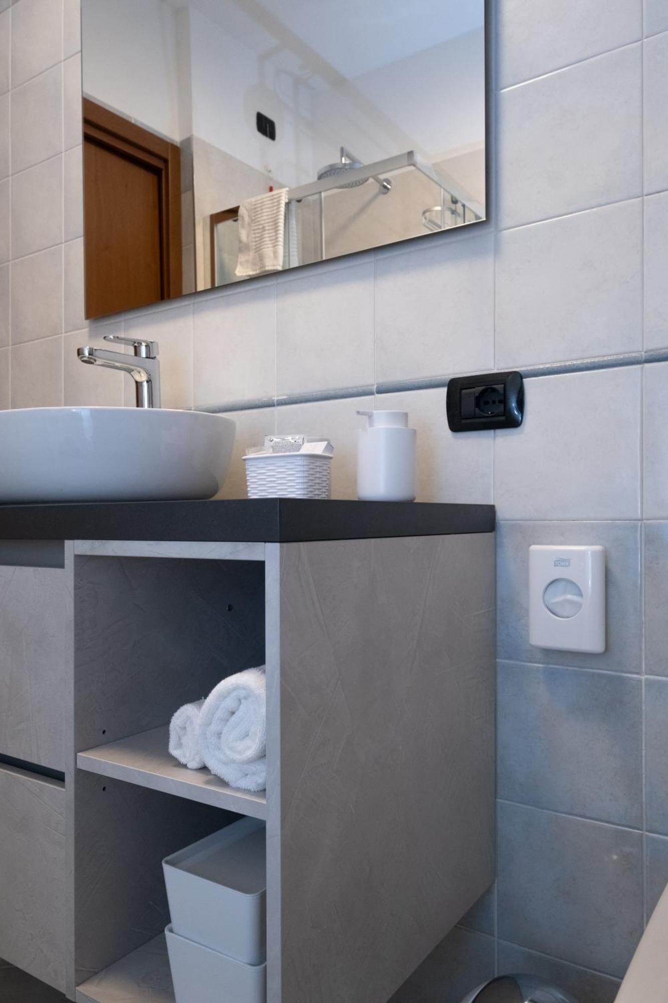 Bilocale A Lainate Lainhouse Apartman Kültér fotó